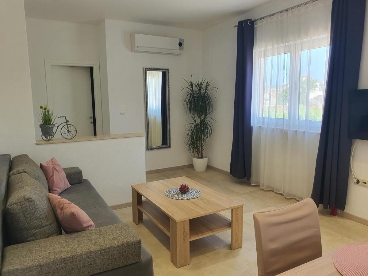 Apartment Rados Дугополе Екстериор снимка