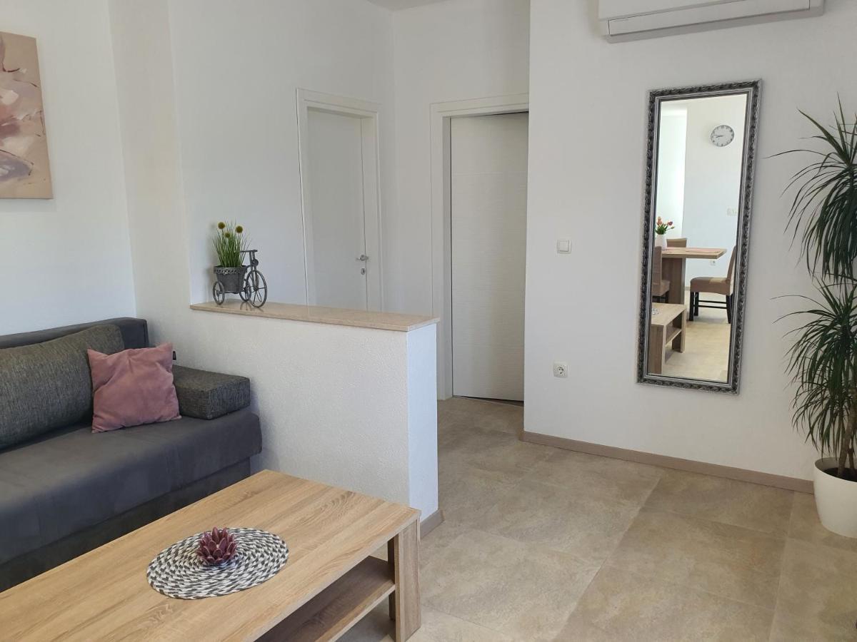 Apartment Rados Дугополе Екстериор снимка
